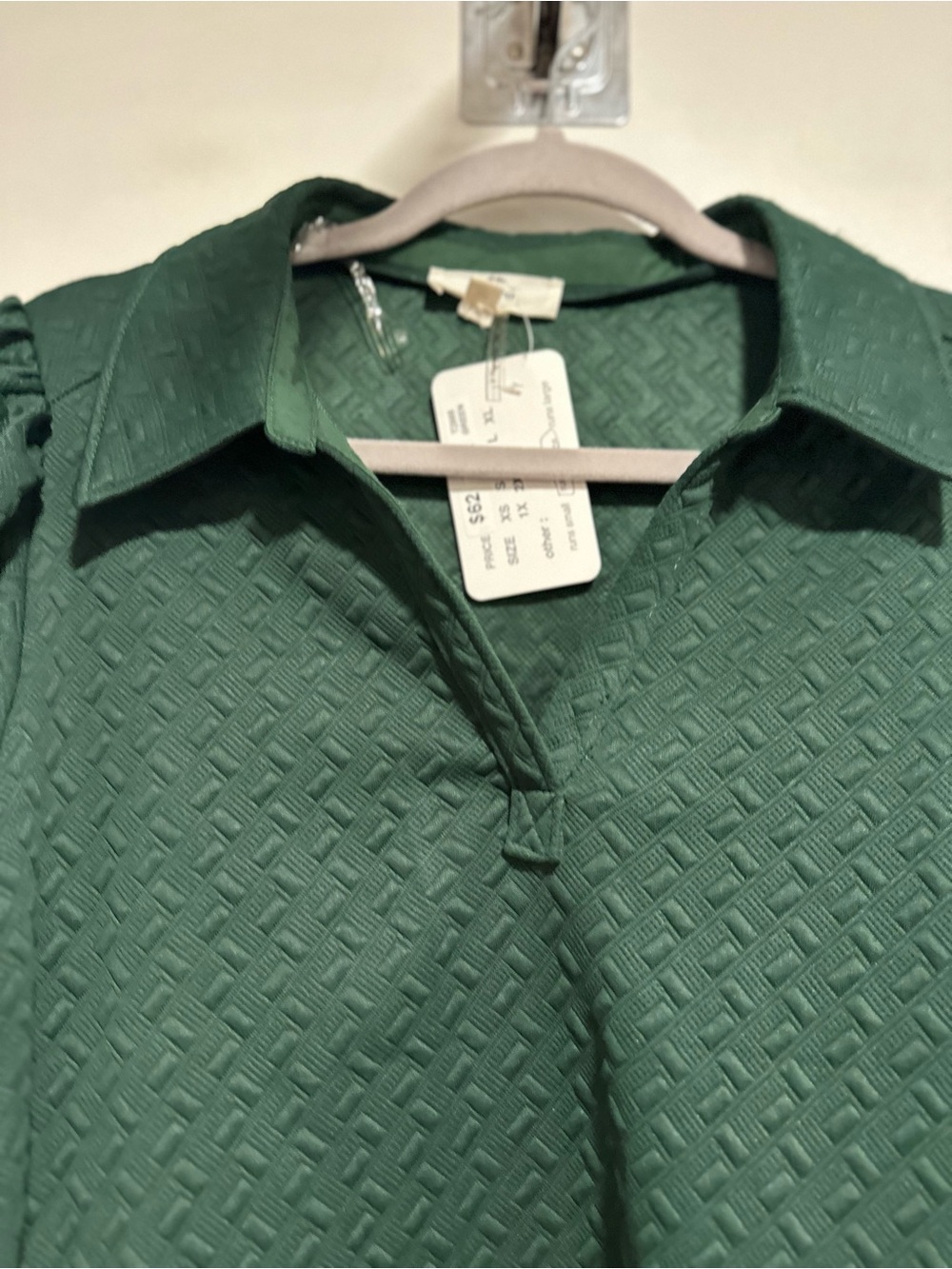 NWT Entro green Embossed Puff Sleeve Henley Top Side Zip Pink Athletic Stripes. - Picture 10 of 12